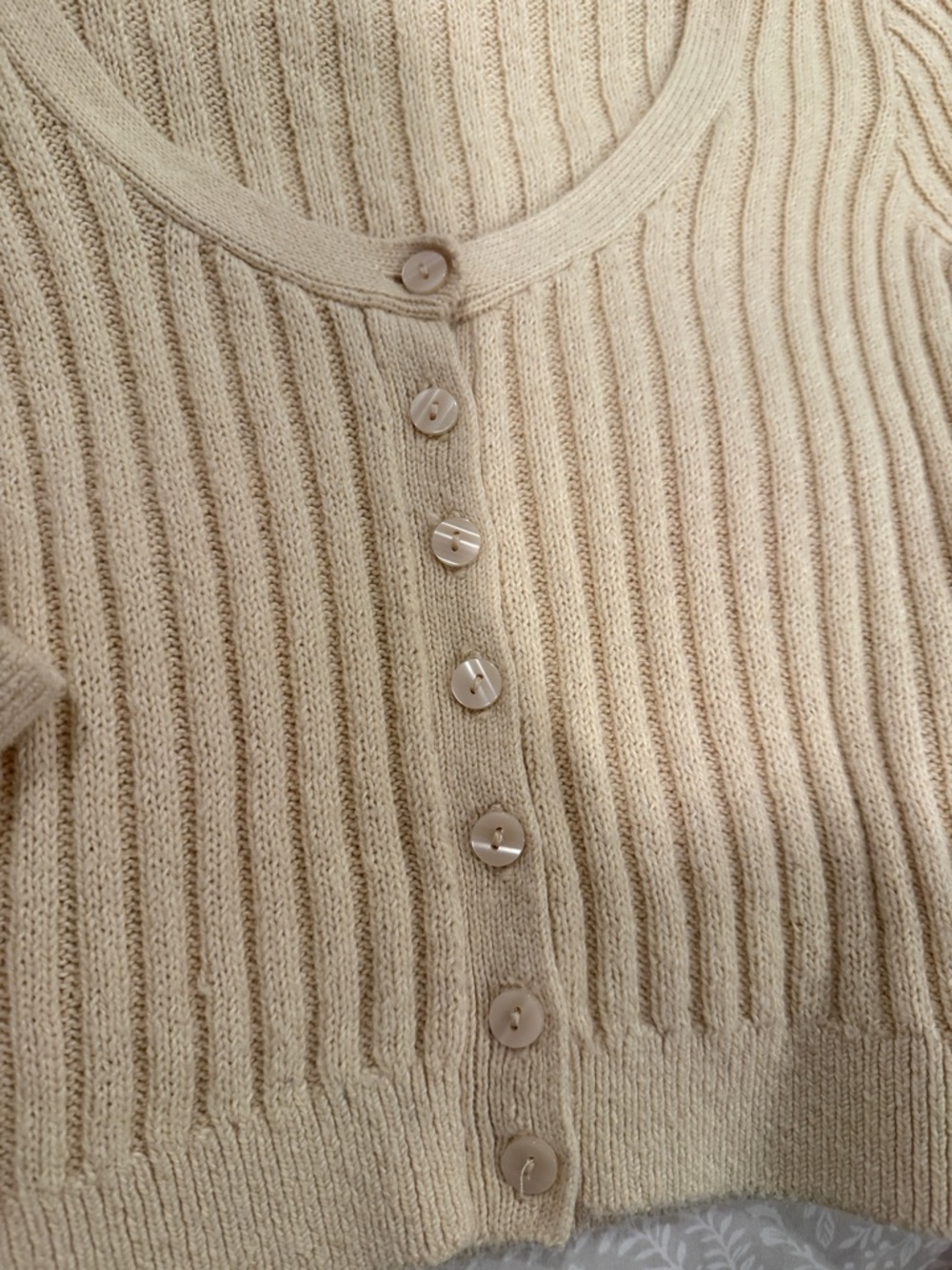 Abercrombie & Fitch Ribbed Cropped Button-Front Cardigan - Beige - Picture 3 of 3